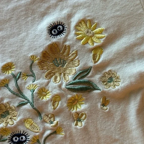 My Neighbor Totoro Cream T-Shirt with Embroidered Floral Design - Picture 3 of 5